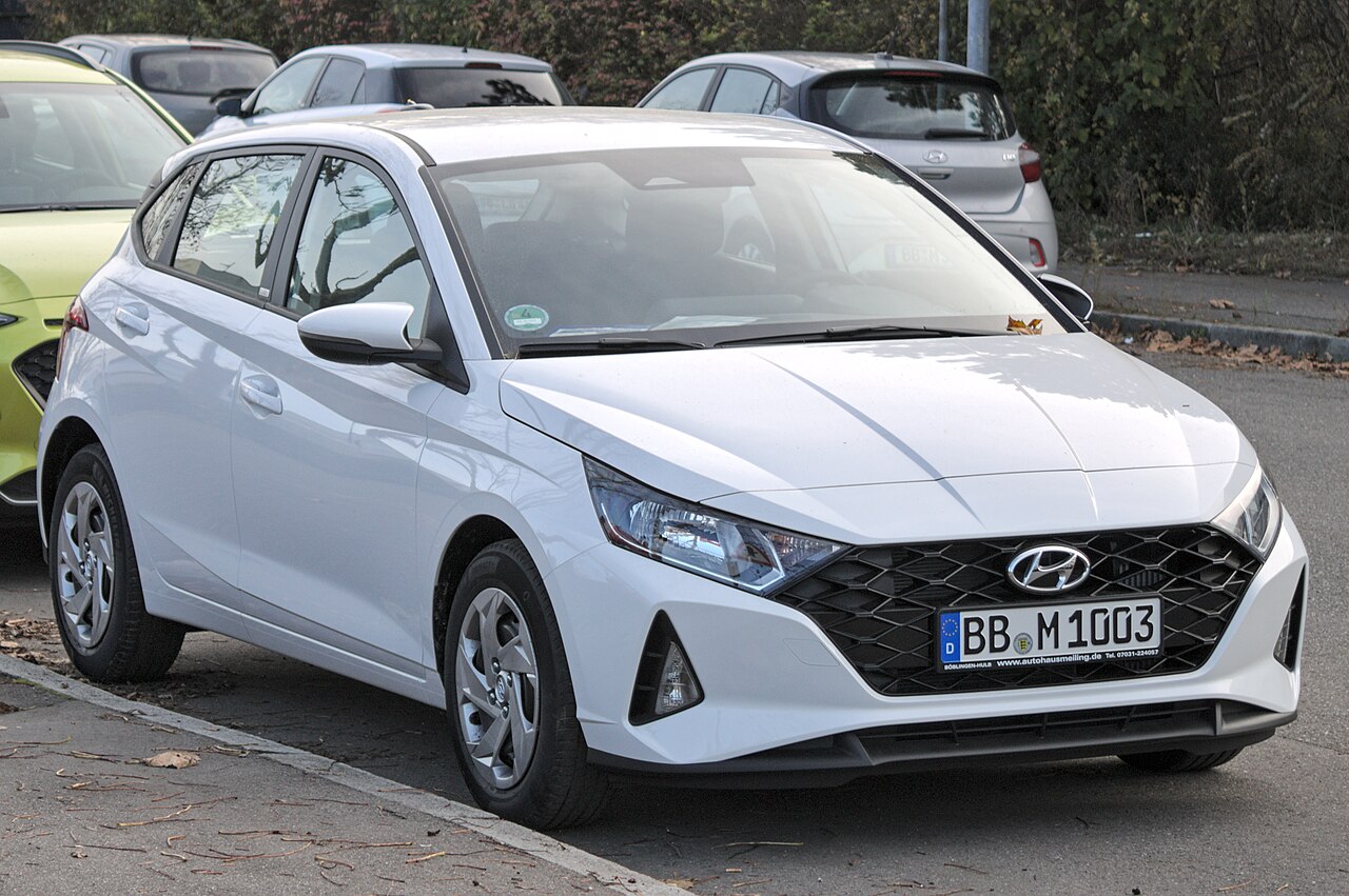 White new-generation Hyundai i20, front three-quarter view